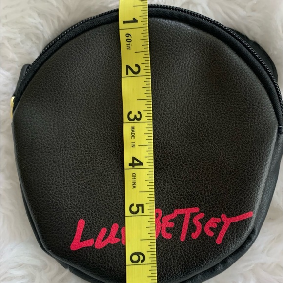 BETSY JOHNSON Luv Betsy 100% polyurethane Panda zip close wristlet VVGUC - Picture 7 of 9